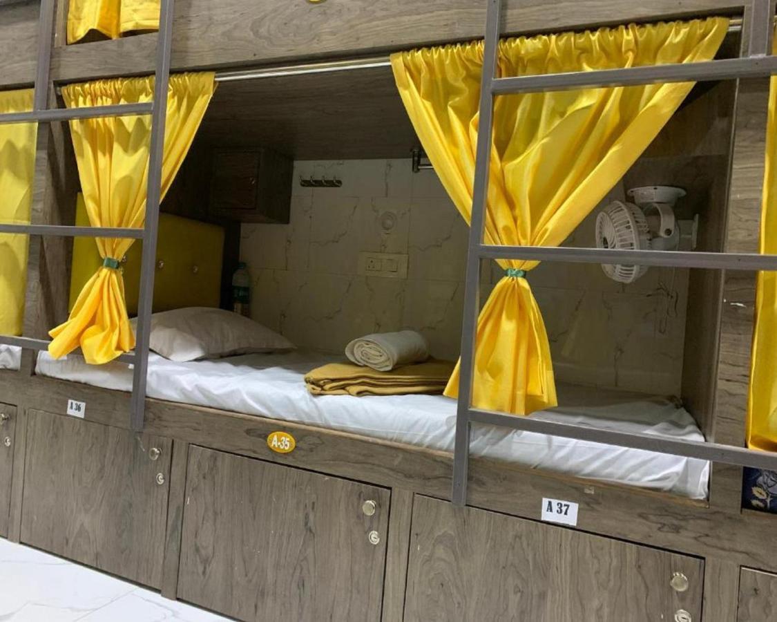 Neenava Dormitory Mumbai Exterior photo